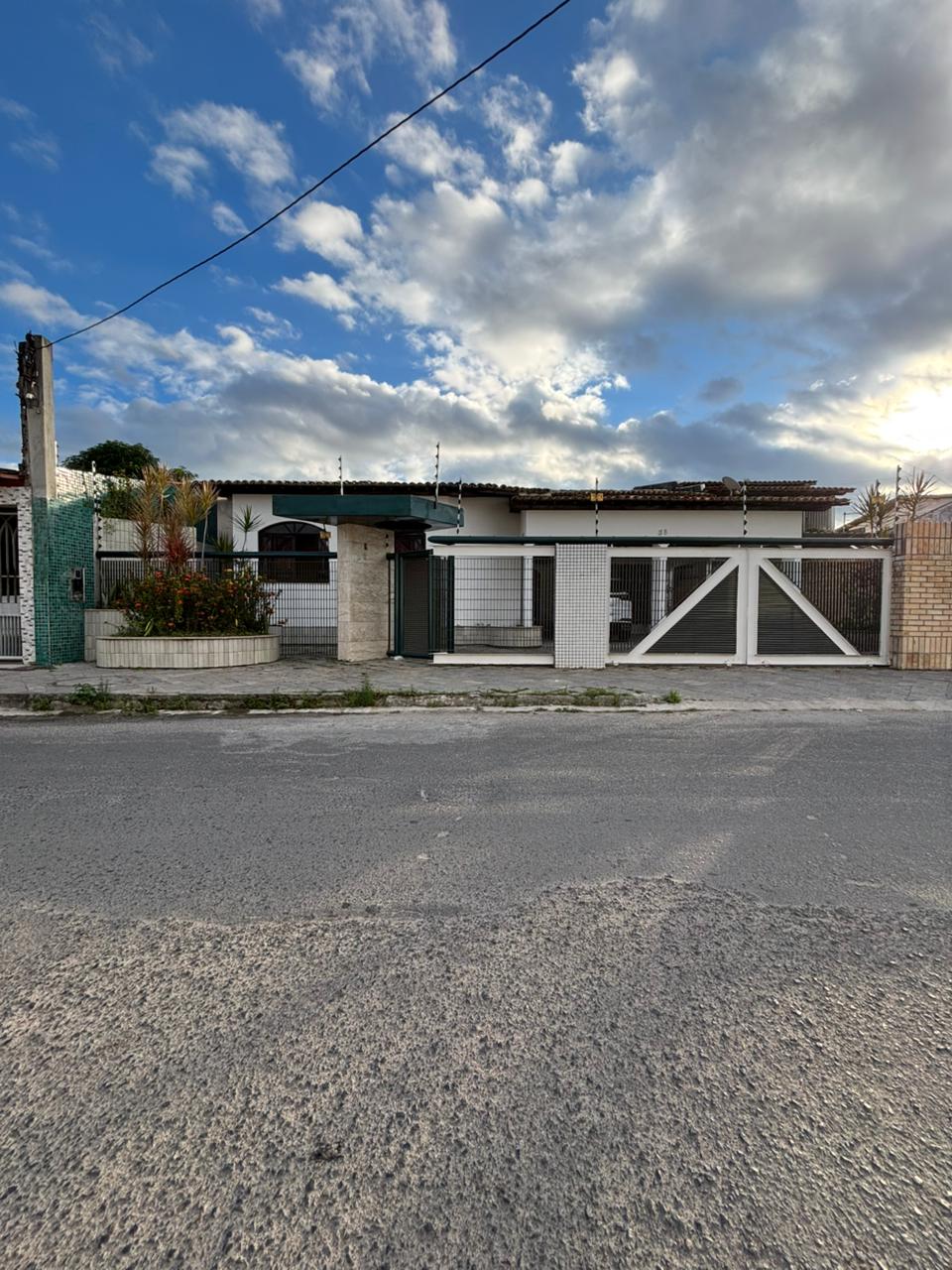 CASA ALTO PADRÃO / BAIRRO BRASILIA