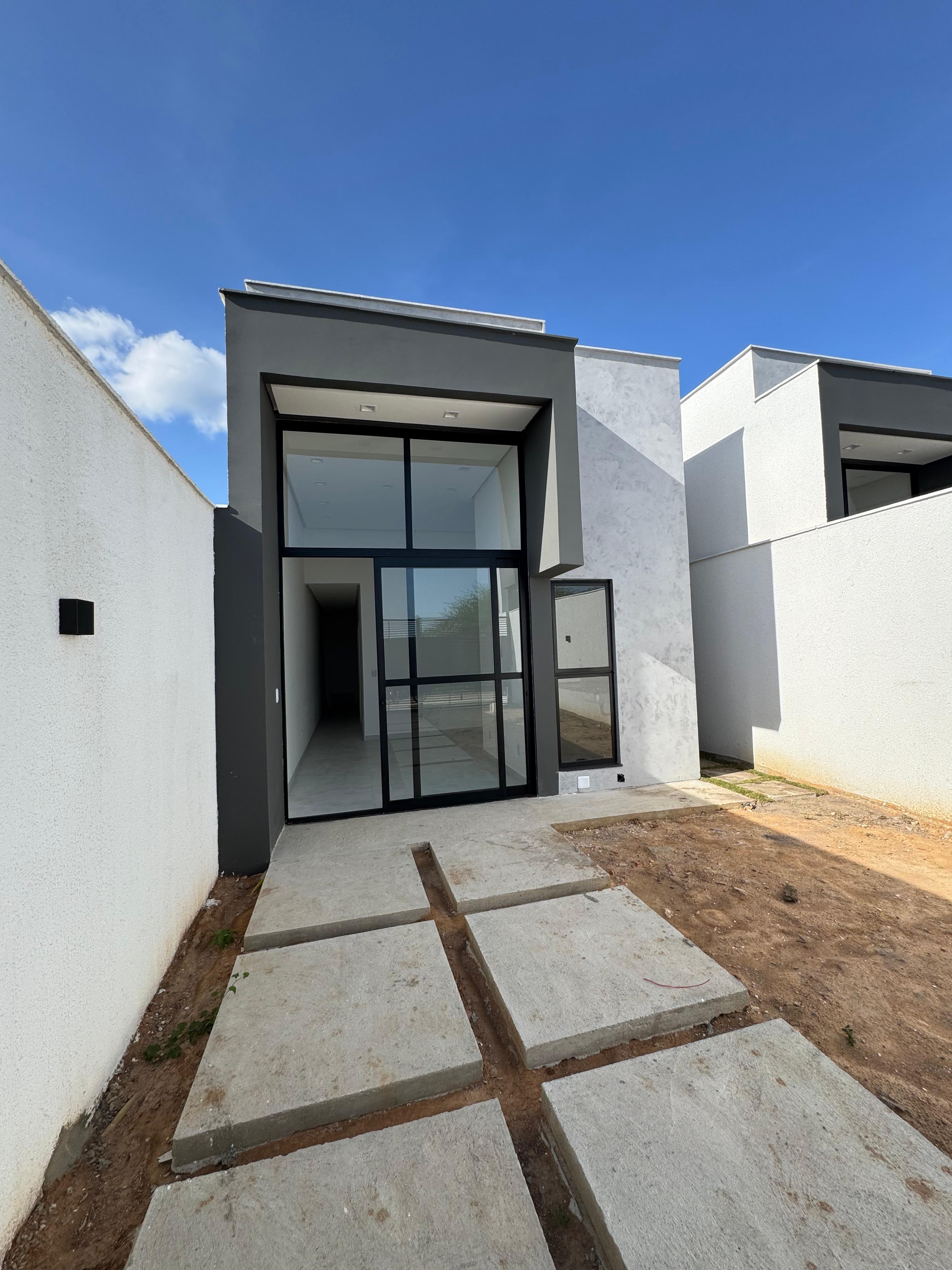 CASA EM RUA PÚBLICA / BAIRRO SIM - AV. NOIDE CERQUEIRA